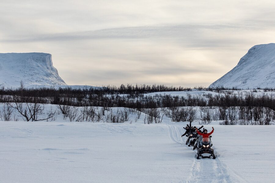 Abisko: Great Outback Snowmobile Tour with Lake Abiskojaure - Snowmobile on Kungsleden, then Lake Abiskojaure on Ice