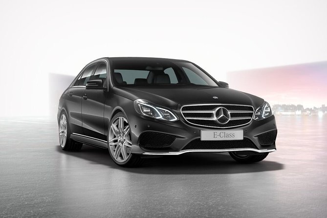 Airport Limousine Transfer: Arlanda Airport to Stockholm City 1-7 Passengers - From Arlanda to Stockholm City in About 40 Minutes