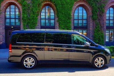 Airport Limousine Transfer: Arlanda Airport to Stockholm City 1-7 Passengers