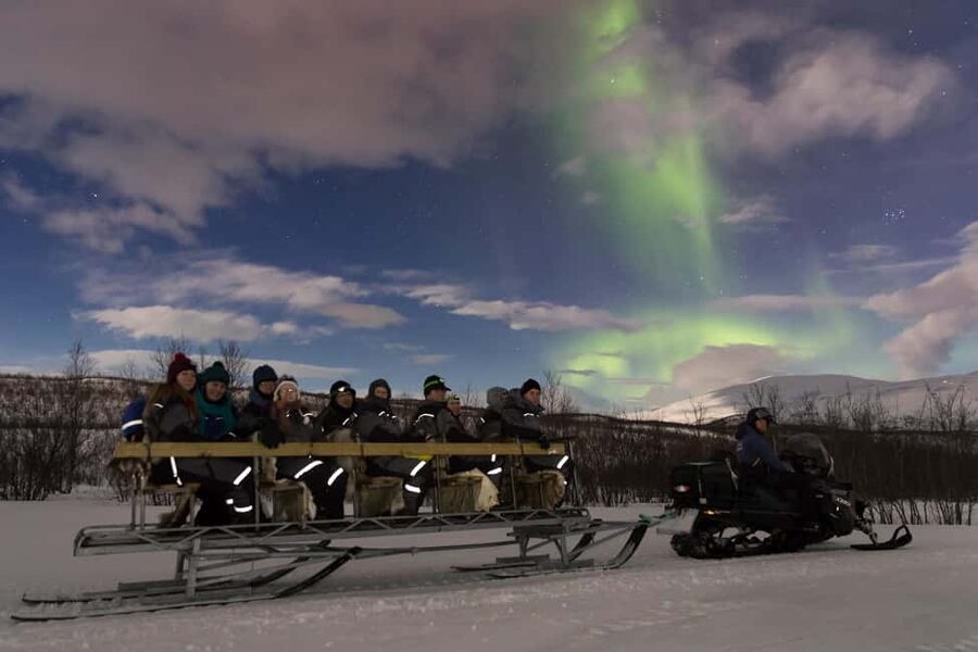 Aurora Snowmobile Sled Tour - Getting picked up at 20:30, and what to do before you go