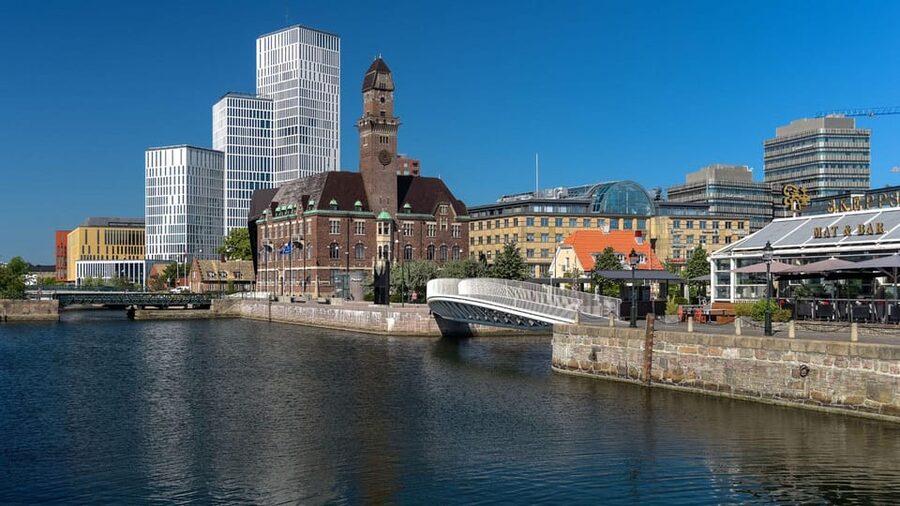 Best of Malmö: Private Walking Tour with a Local - Kungsparken: your built-in breather from the city