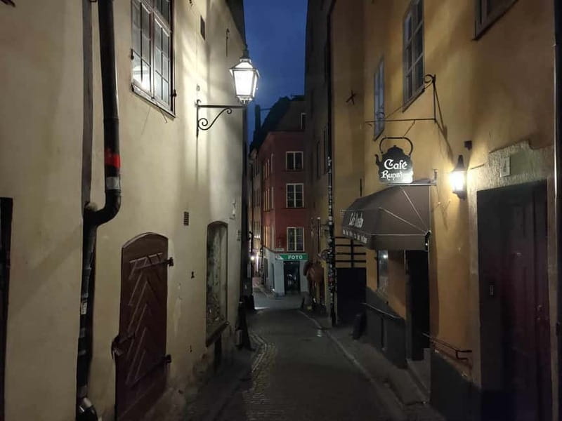 Bloody Stockholm: ghosts, horror and dark folklore 2h - A 2-hour walk where Old Town sights become the backdrop