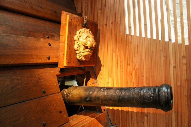 City Hall, Old Town & Vasa Museum - all-in-1 guided experience - Practical Tips: Walking, Weather, and How to Enjoy It Cold