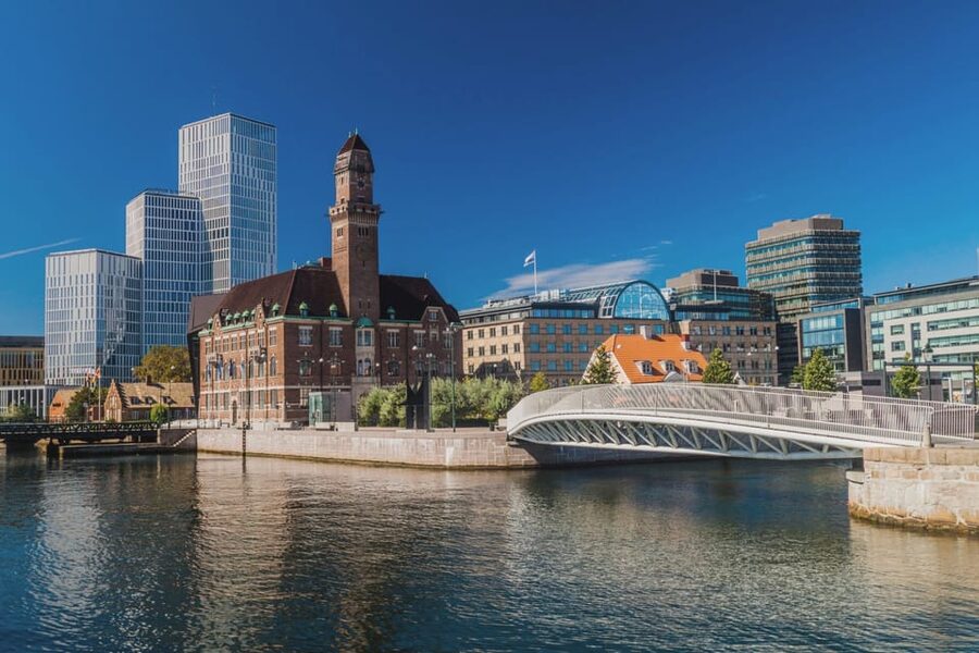 Copenhagen: Malmö Private Highlights Trip with Lunch Option - Gamla Väster and Malmö Castle: old fortress energy, plus garden calm