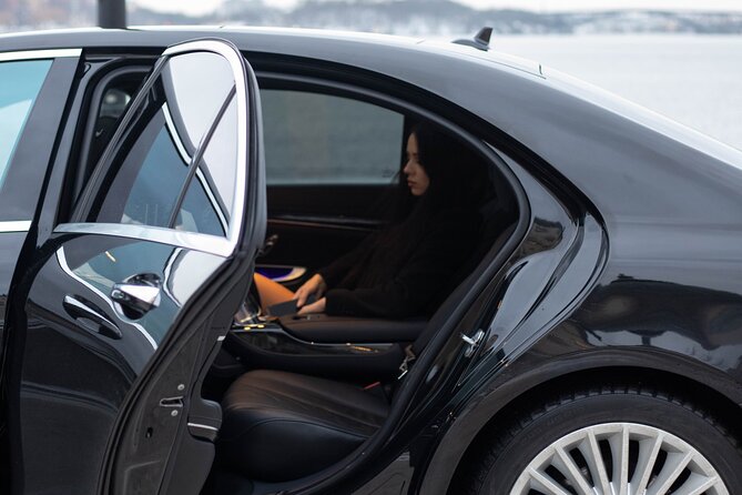 Cruise port VIP Transfer : Cruise port to Arlanda Airport 1-3 passenger - Inside the Limo on the 40-Minute Ride to Arlanda