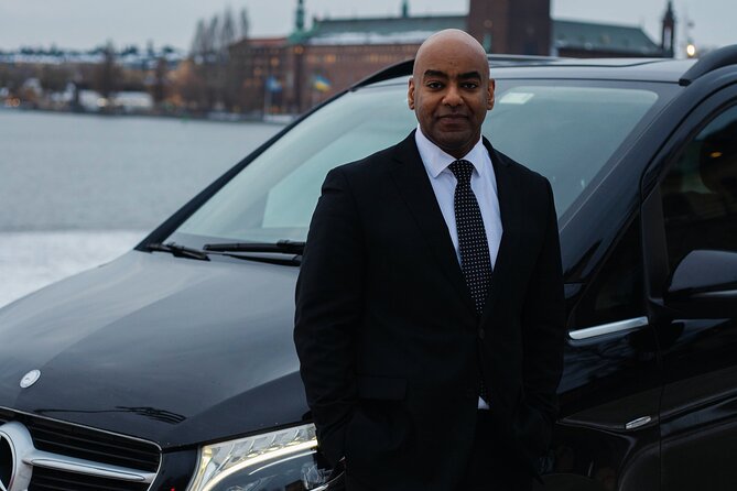 Cruise port VIP Transfer: Cruise port to Stockholm city center 1-6 Passangers - Inside the limo: comfort extras you will actually use