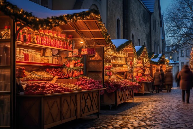 Discover Stockholm's Christmas Market Magic with a Local - Royal Palace by Christmas lights: what to notice