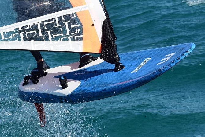Dynamic Windsurfing Beginner class Day1 - Instructor attention with a maximum of six people