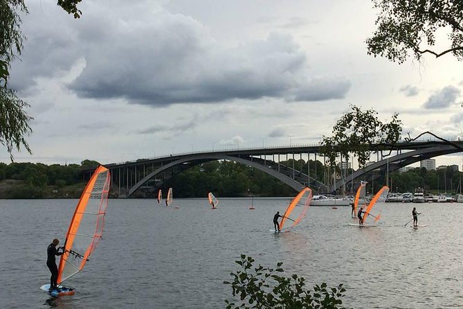 Dynamic Windsurfing Beginner class Day1 - Meeting at vindsurfing.se: easy city access, simple start