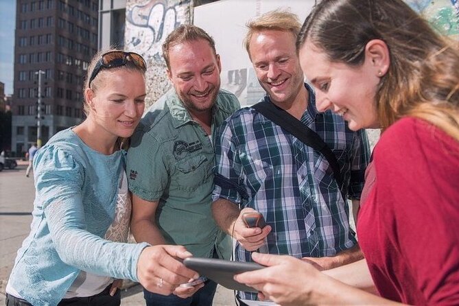 e-Scavenger hunt Stockholm: Explore the city at your own pace - Starting at Slottsbacken: A Practical Kickoff Point
