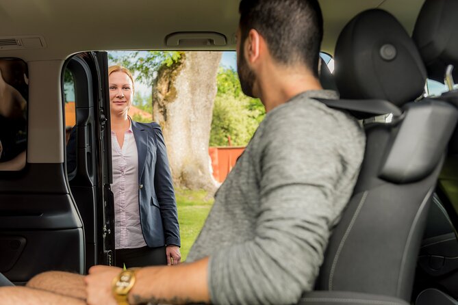 Economy Transfer from Stockholm City To Arlanda Airport - The 40-Minute Ride to Arlanda, with Real Comfort Perks
