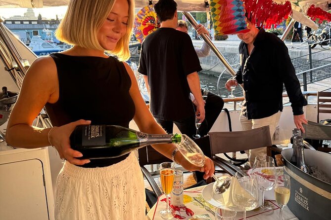 Exclusive Yacht Tour of Stockholm: sunset, dinner, lunch, cruise - Skeppsholmen and Djurgården: Green calm in the middle of the city