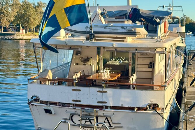 Exclusive Yacht Tour of Stockholm: sunset, dinner, lunch, cruise - The flow of the cruise: Welcome drinks and that first harbor hour