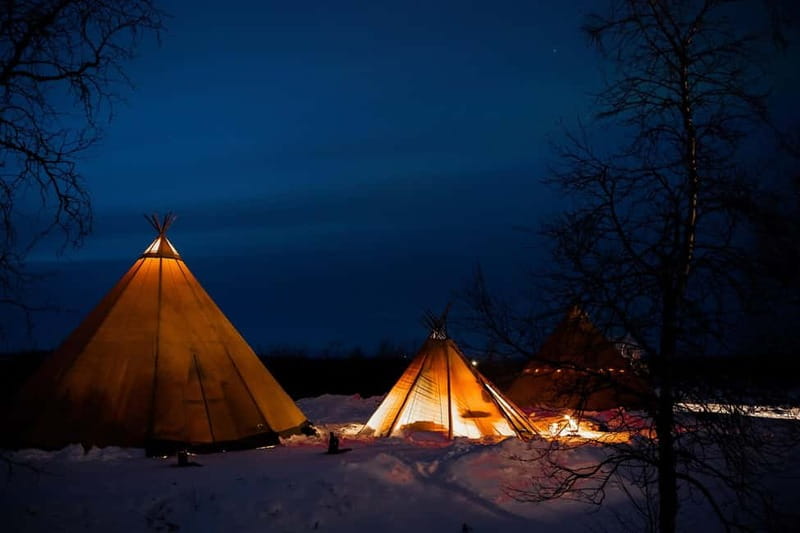 Experience the majestic Auroras Kiruna-Abisko & lodge dinner - The aurora chase: what happens after dinner
