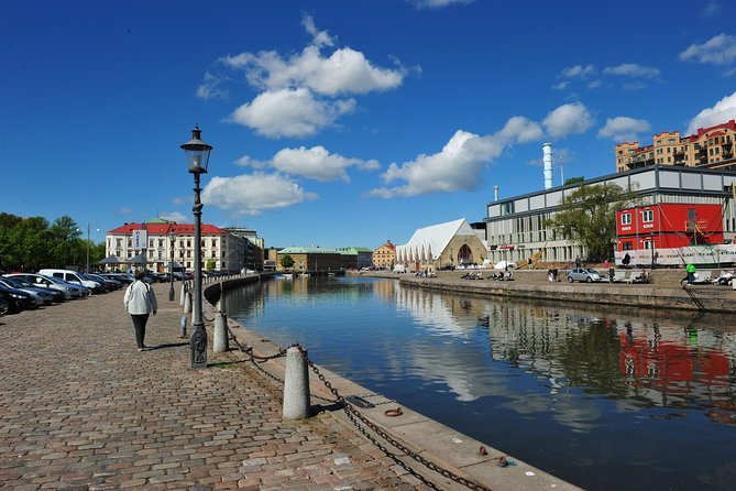 Explore Gothenburg in 60 minutes with a Local - The start at Poseidon, where you learn the city’s maritime mood