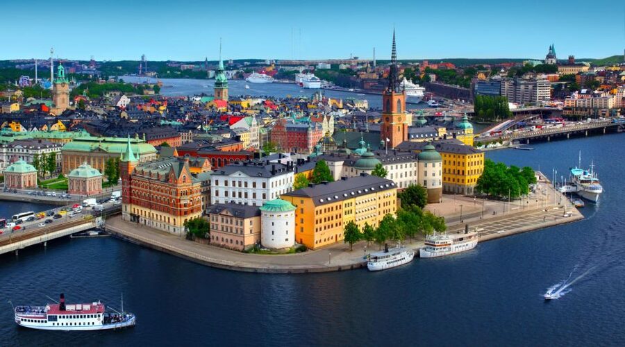 Family Walking Tour of Stockholm's Old Town, Junibacken - Kungsträdgården Finish: A Smart Ending for Energy and Photos