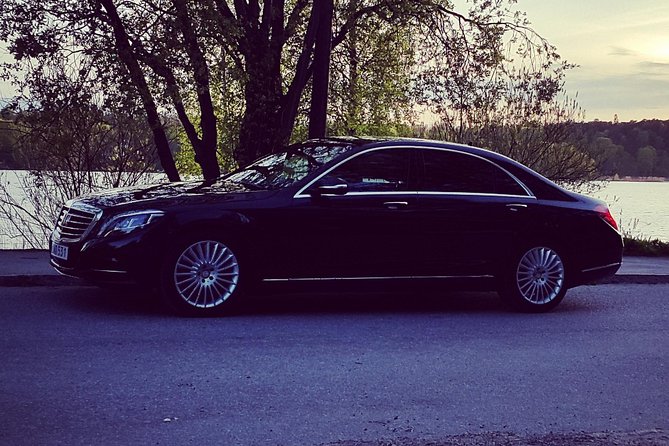 First Class Airport Limousine Transfer: Arlanda Airport to Stockholm City - The Car Experience, WiFi, Chargers, and a Chauffeur Who Speaks English