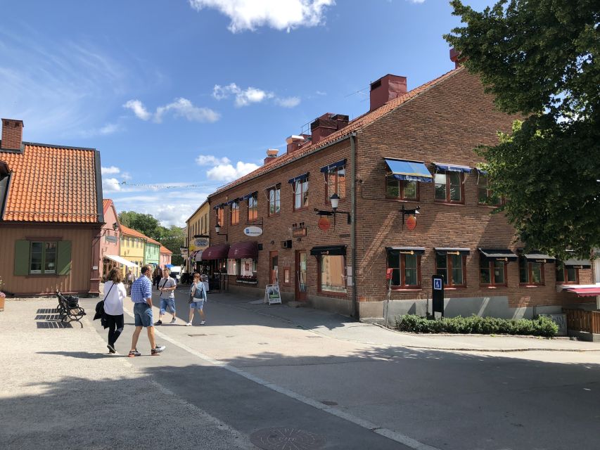 From Stockholm: Guided Day Trip to Sigtuna City - Viby village and its red cabin look before the 1850s