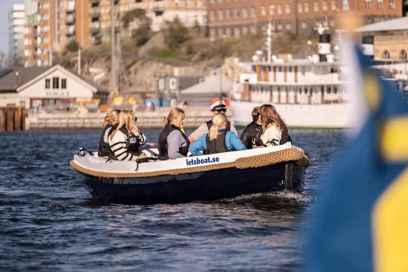 Gothenburg city center: Electric selfdrive boat tour - The canal route, stop by stop: what you’ll see and why each moment works