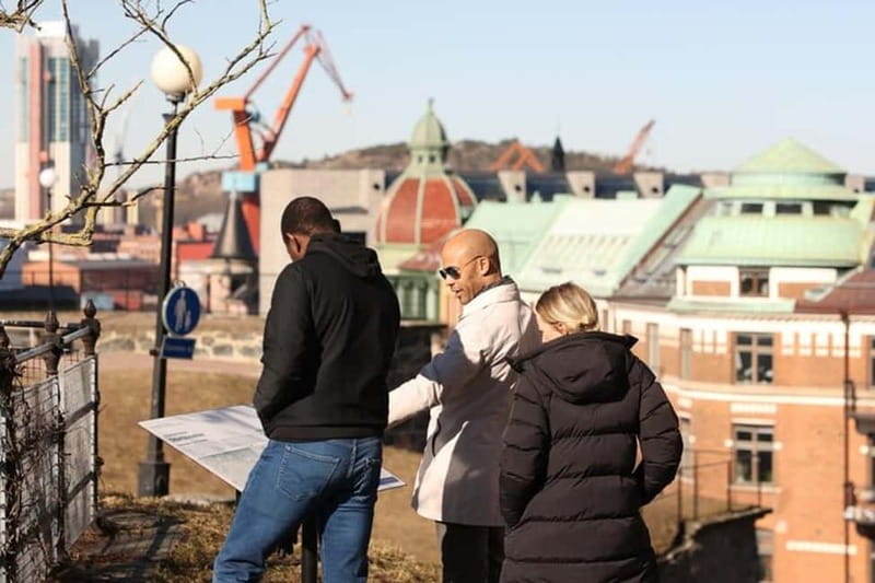 Gothenburg: Historical Walking Tour in Central City - Starting at Gustaf Adolfs Torg, then getting oriented fast