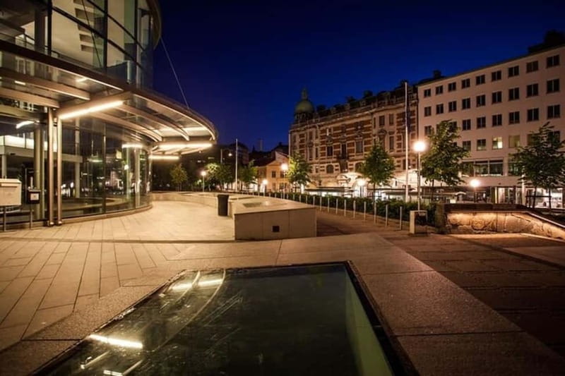 Gothenburg : Must-See Attractions Walking Tour - Götaplatsen: the best first stop for art, performances, and Poseidon