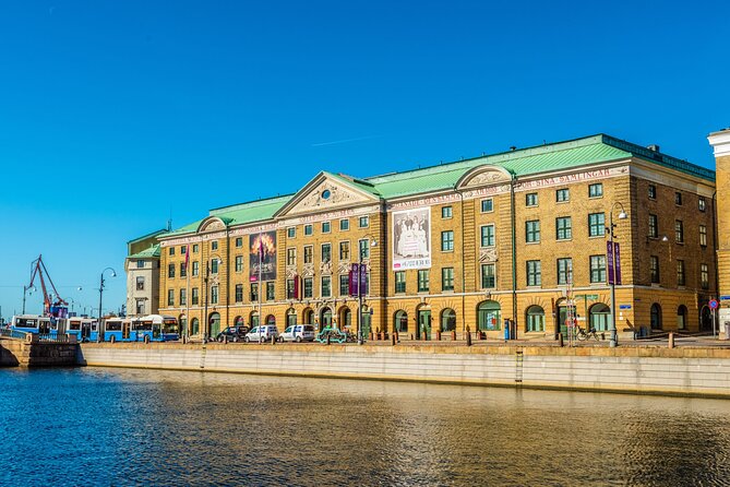 Gothenburg: Old Town Sightseeing Tour - The sound effects tour, horse hooves and cannon salutes included