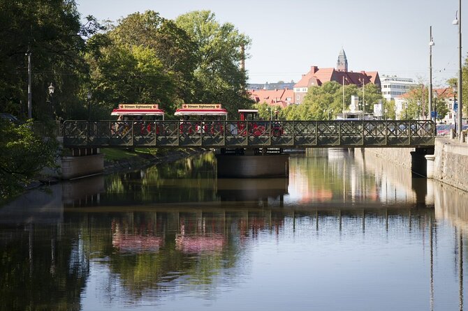 Gothenburg: Old Town Sightseeing Tour - Weather-protected wagons and what to pack for short rides