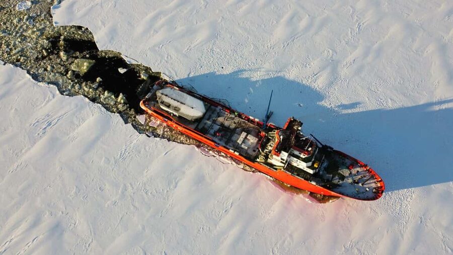 Icebreaker Cruise 2 h - Warm drinks, snacks for purchase, and small details that add up