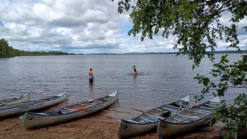 Johannisholm: Guided Canoe Tour on Lake Venjanssjön - What to bring and wear for Swedish lake time in Dalarna