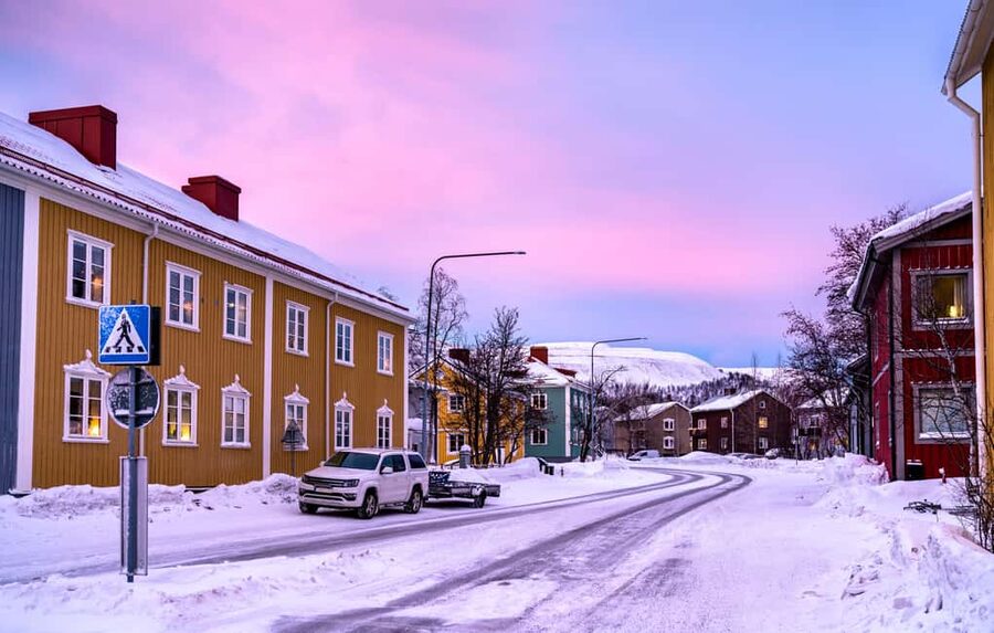 Kiruna: 3 hours city tour with guide - Hjalmar Lundbohm and the model society idea