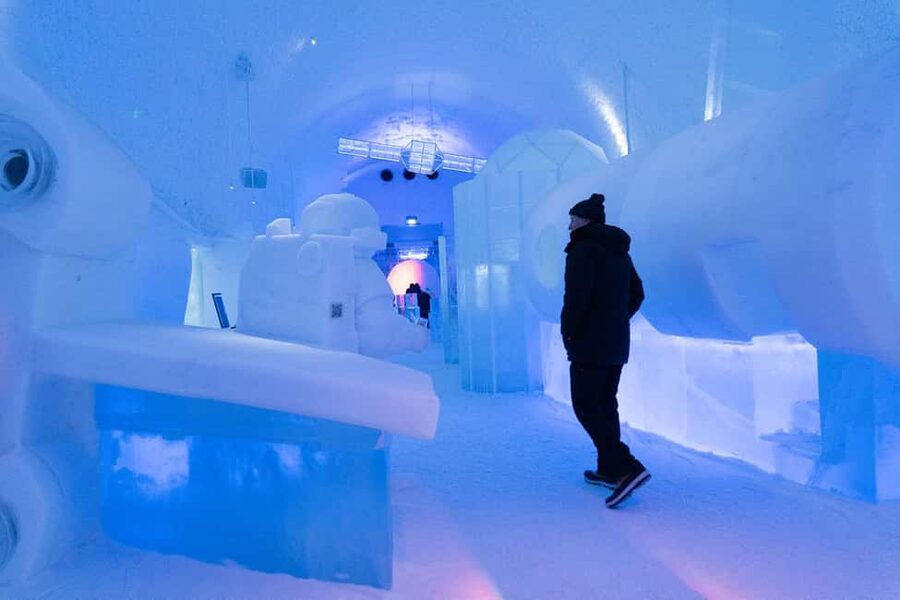 Kiruna: Icehotel and Sami Camp Day Trip - English and Spanish Guidance: Getting the Cultural Notes Right