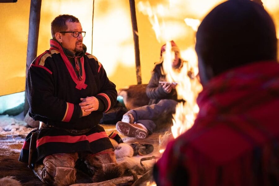 KIRUNA: Sami Reindeer Experience - Lasso throwing and Sami-style winter skills