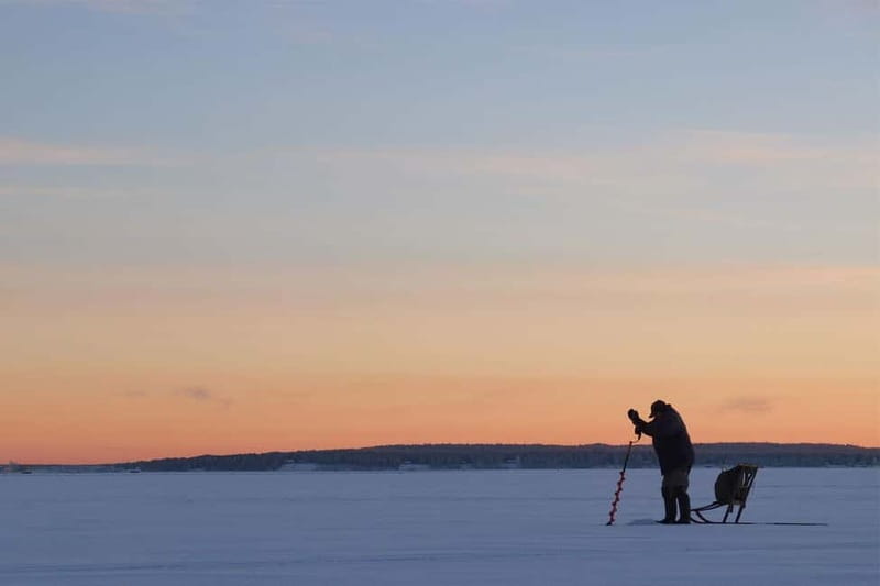 Lulea: Ice Fishing Tour in the heart of the city with Guide - Equipment included, plus the clothing checklist that actually matters