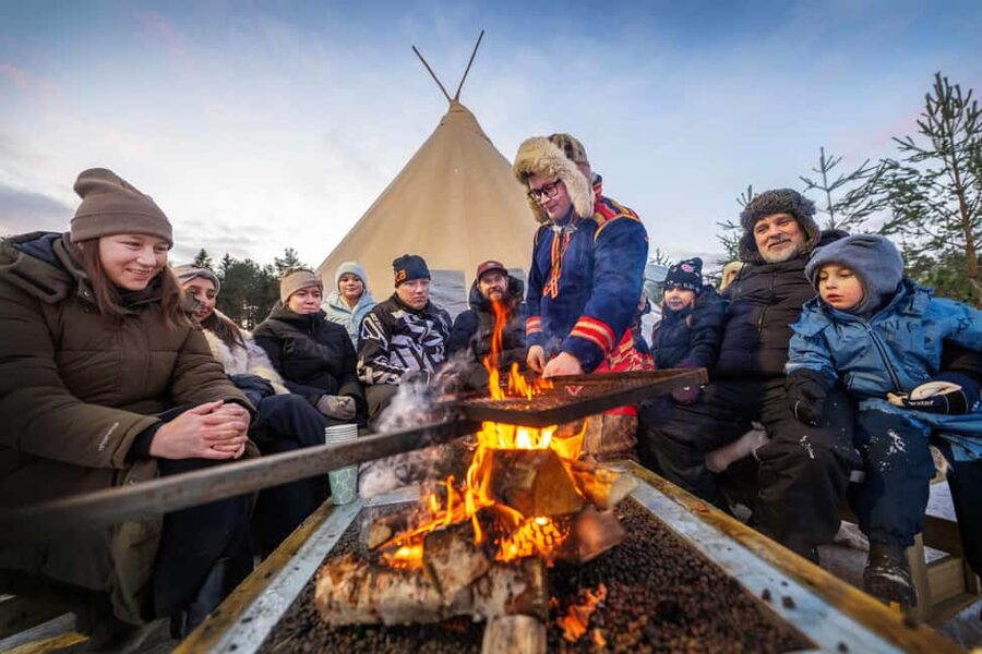 Luleå: Meet the Reindeer, Sámi Flavors & Stories by the Fire - Hand-feeding the herd, then listening for the meaning