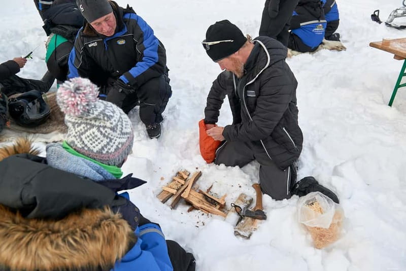 Luleå : Nordic Winter Skills - 3 hours including lunch - Dressing for the subarctic cold and moving with snowshoes