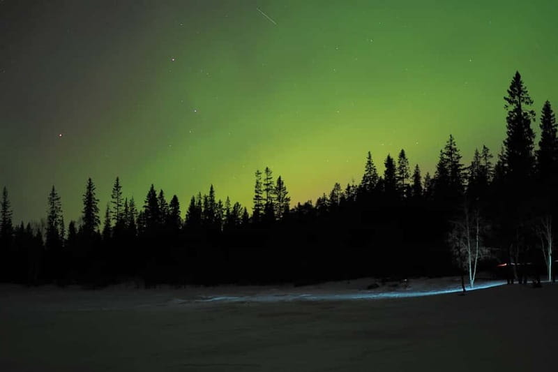 Luleå: Northern Lights Snowshoeing Tour - Learning the aurora: colors, myths, and what to do with your camera