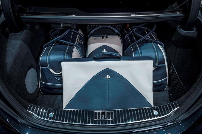 Luxury Arrival Transfer Stockholm Airport ARN to Stockholm City - The meet-and-greet system at ARN arrival lounge