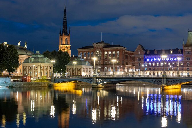Magical ''Stockholm by Night'' Photo Walk - Long exposures and paint-with-light practice in real city scenes