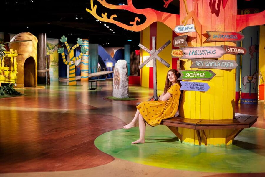 Malmö: Funnys Äventyr - Play Areas, Kids’ Theater & Carousel - The theater barn: short Swedish shows that work for families