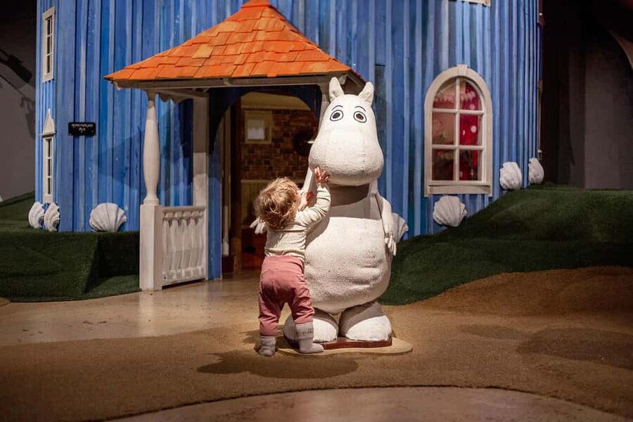 Malmö: Funnys Äventyr - Play Areas, Kids’ Theater & Carousel - Sagokarusellen carousel of stories: choose your language and follow the action