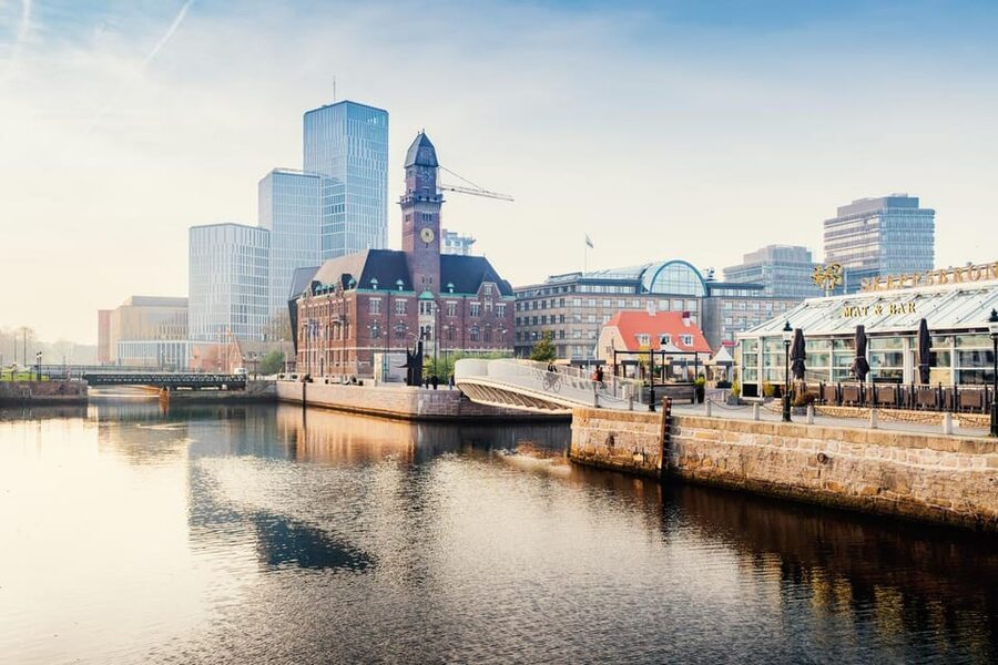 Malmö: Sightseeing and Landmarks tour by bike - Getting to Bikes and Experiences under Central Station