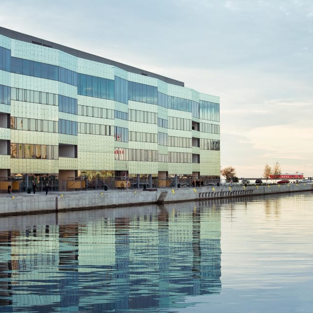 Malmö: Sightseeing and Landmarks tour by bike - Guide-led value: what you gain beyond the bike
