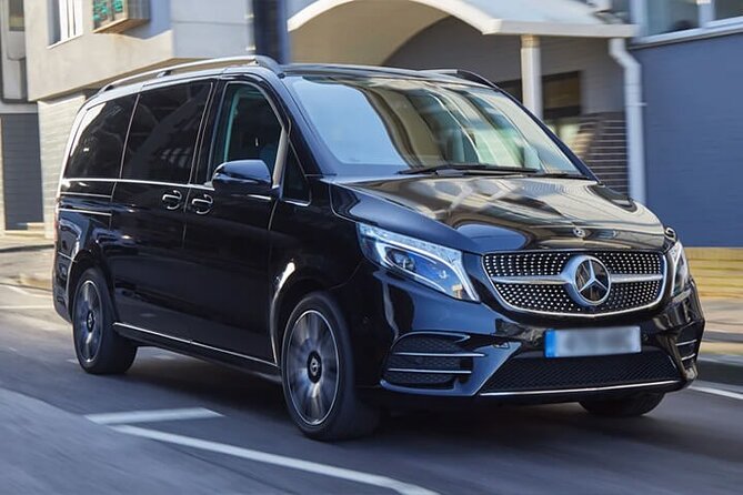 Minivan Arrival Transfer Stockholm Airport ARN to Stockholm City - The Mercedes V-Class private van: comfort for 1 to 6 people