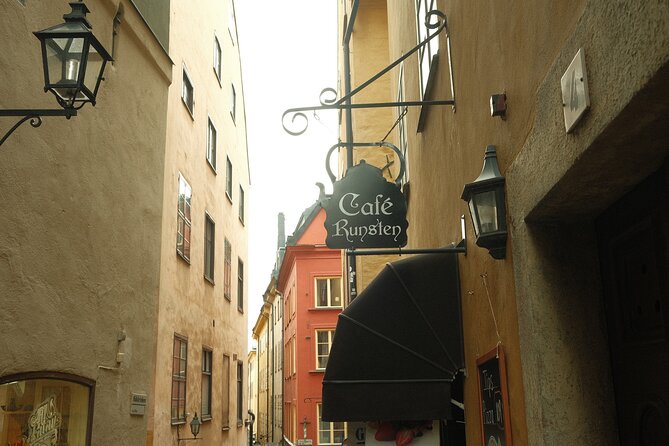 Old Town Self-Guided Tour with interactive challenges - The app challenges: the fun part, plus the one risk