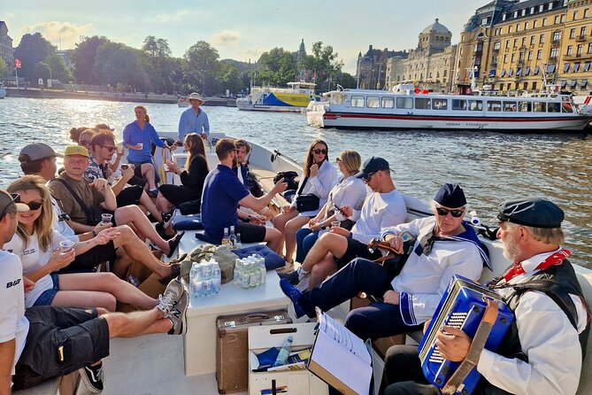 Open Electric Boat Ride in Stockholm with Live-Guide - Opera, Nationalmuseum, and Nordiska Museet, culture from the waterline