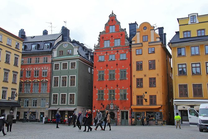Private 4h VIP city tour by limousine car and guide in Stockholm - A chauffeured VIP ride that actually saves time