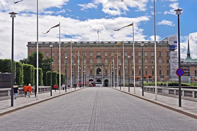 Private 4h VIP city tour by limousine car and guide in Stockholm - Cathedrals, the Royal Palace, and the noon guard ritual