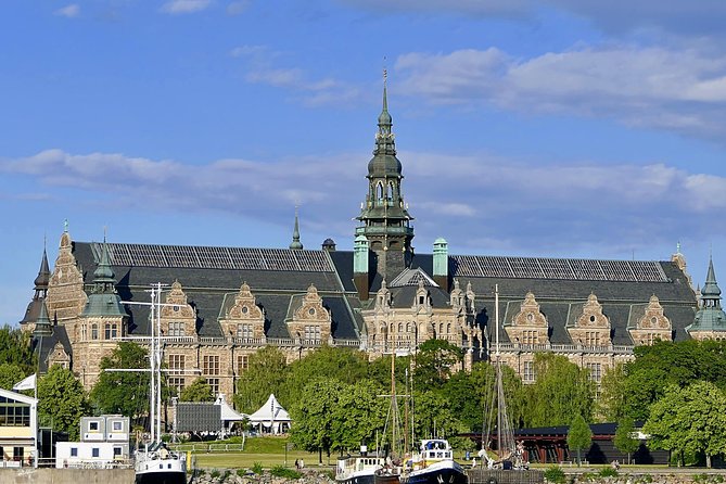 Private 4h VIP city tour by limousine car and guide in Stockholm - Stockholm City Hall: Nobel glamour and golden mosaic