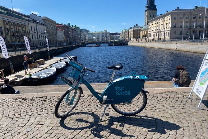 Private Bike Tour in Gothenburg with Pickup - Stop 1: Gothenburg Museum of Fine Art Exterior and a Guided Photo Moment