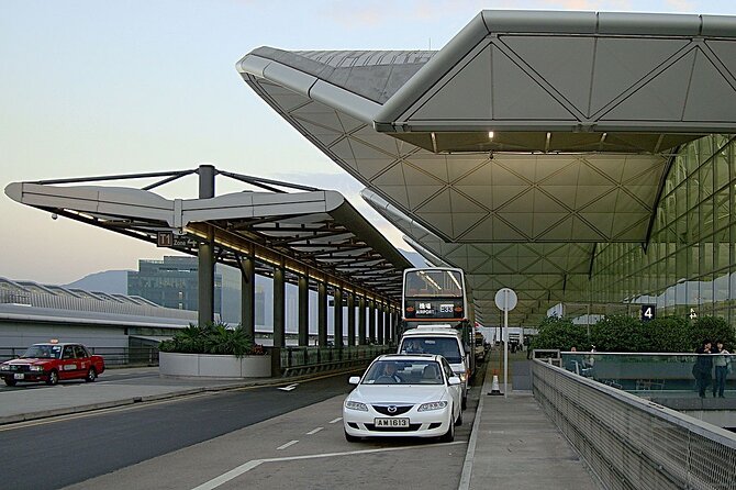 Private Transfer From Gothenburg Landvetter Airport to Gothenburg Hotels - How the One-Hour Trip to Your Hotel Usually Plays Out